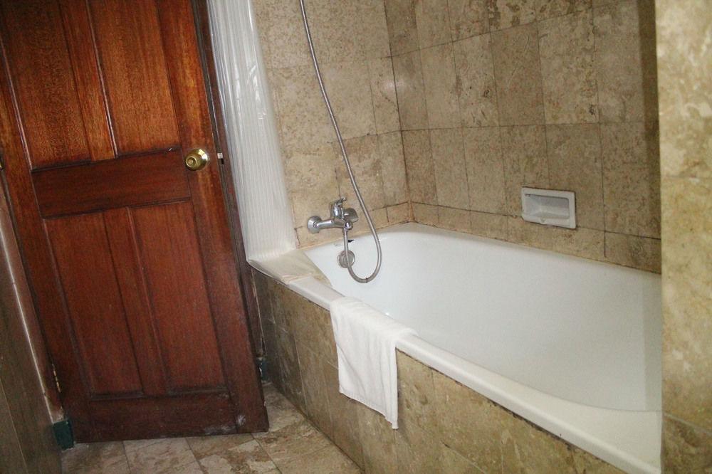 Satelit Hotel スラバヤ エクステリア 写真