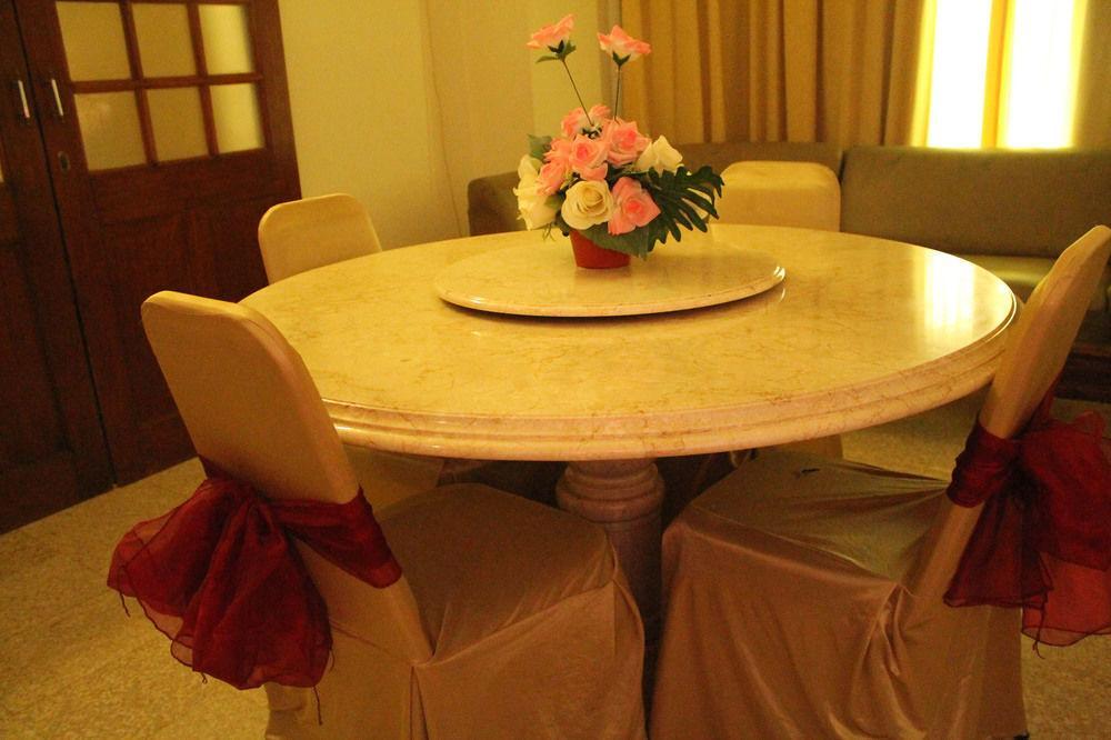 Satelit Hotel スラバヤ エクステリア 写真