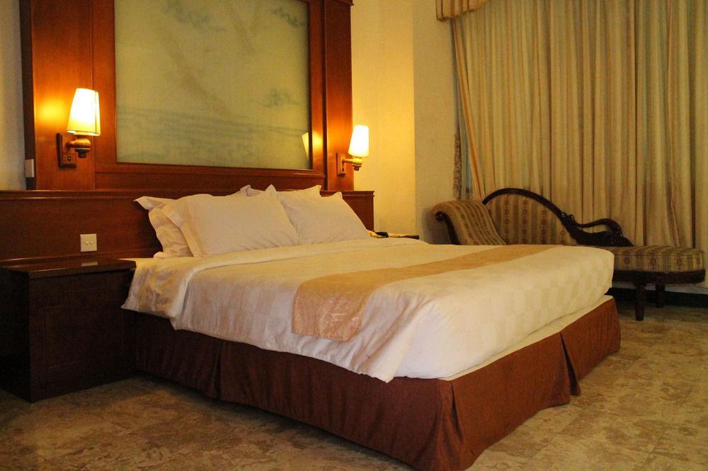Satelit Hotel スラバヤ エクステリア 写真