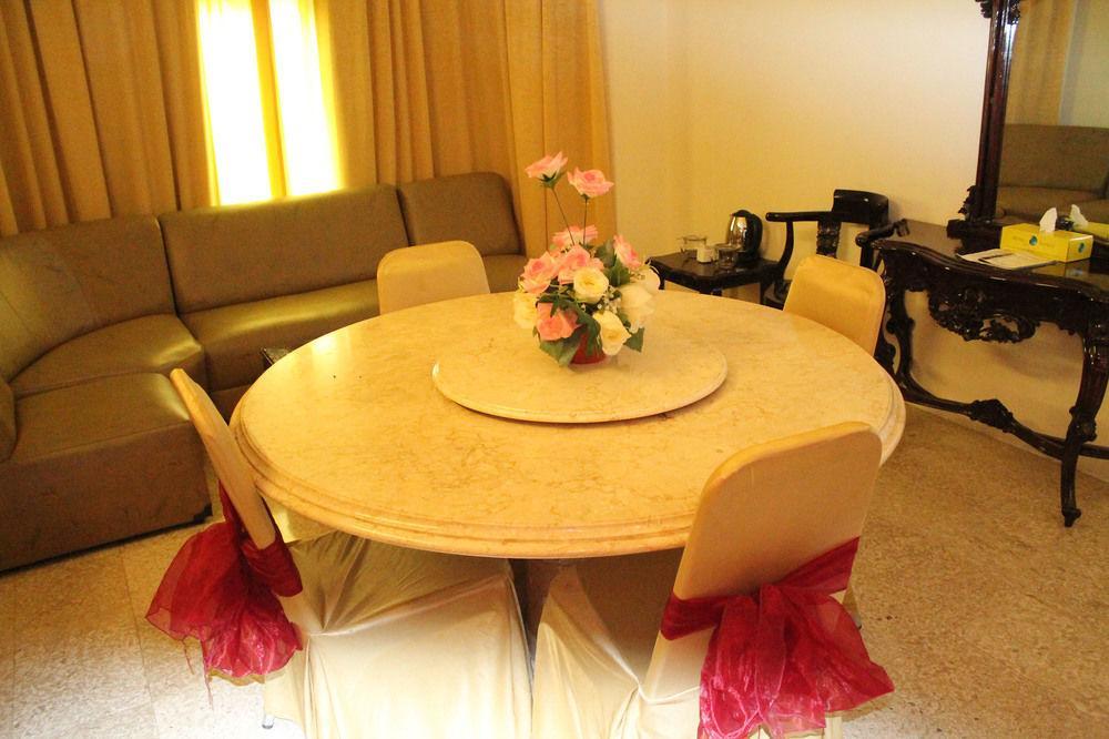 Satelit Hotel スラバヤ エクステリア 写真