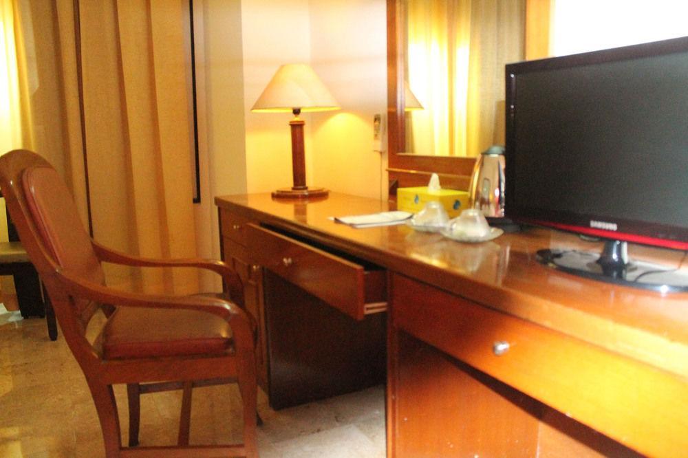 Satelit Hotel スラバヤ エクステリア 写真