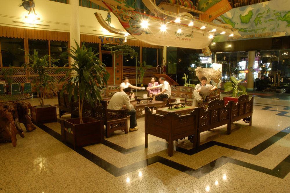 Satelit Hotel スラバヤ エクステリア 写真