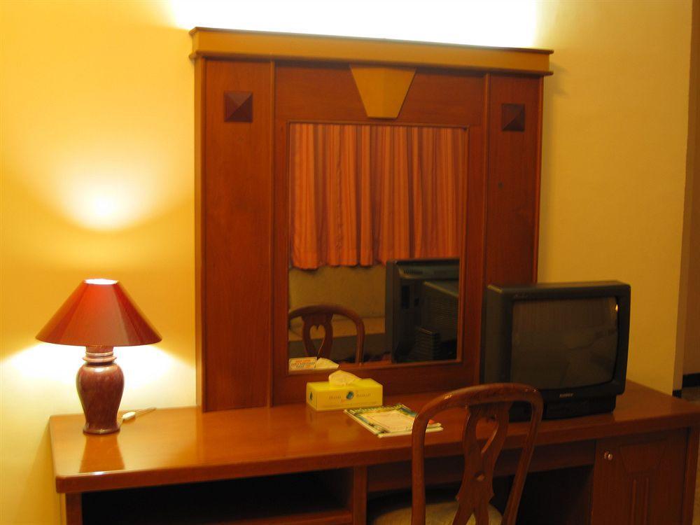 Satelit Hotel スラバヤ エクステリア 写真