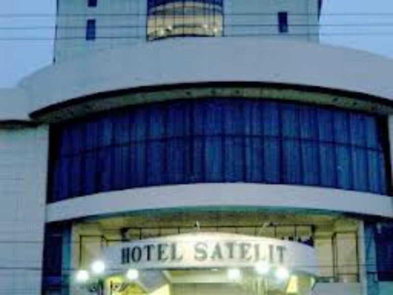 Satelit Hotel スラバヤ エクステリア 写真